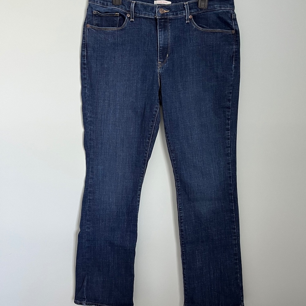 Levi’s® Women’s Mid-Rise Classic Bootcut Jean 16Long